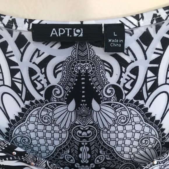 Patterned Flowy Top - Picture 5 of 5